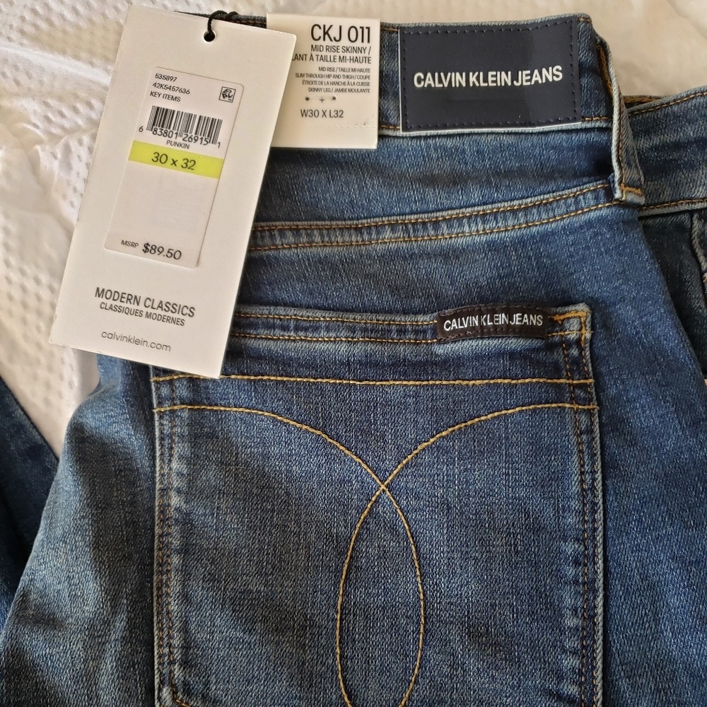 BRAND NEW CALVIN KLEIN MID RISE SKINNY JEANS - Picture 6 of 6